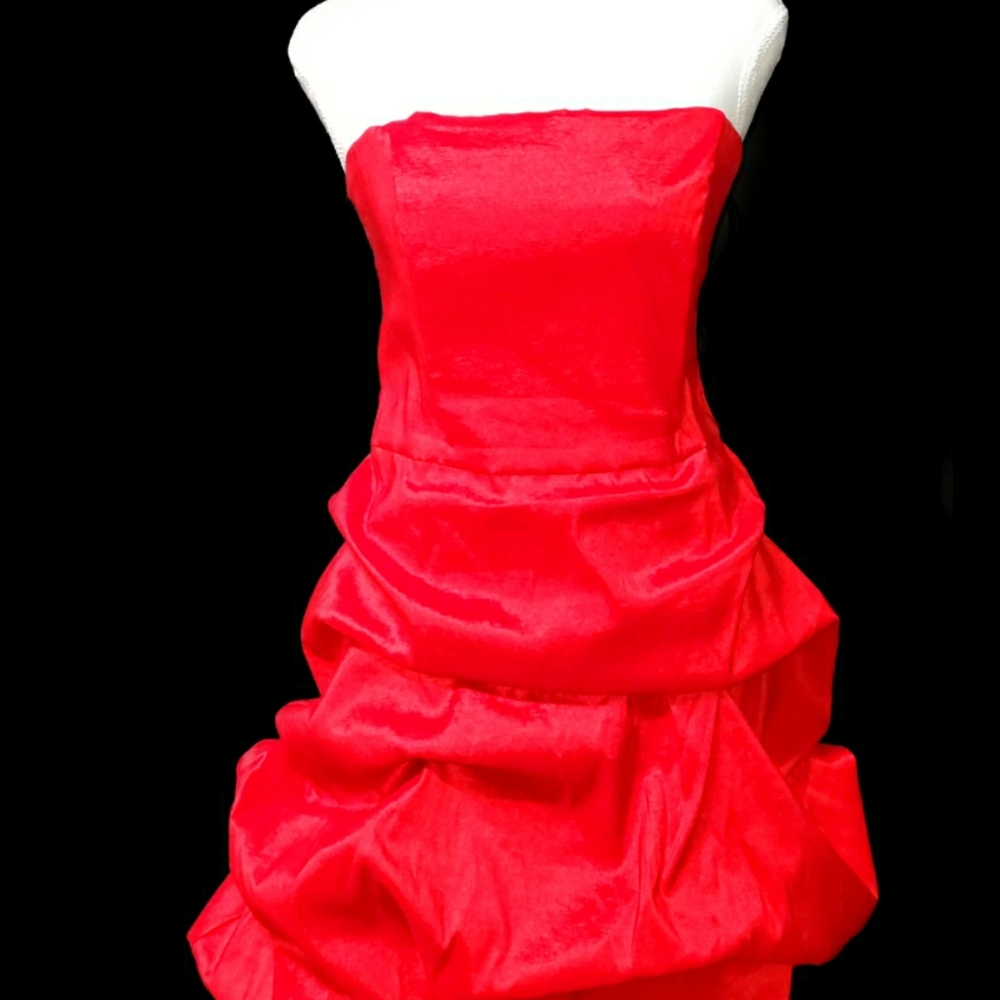 2xl Strapless prom dress (more like xl)